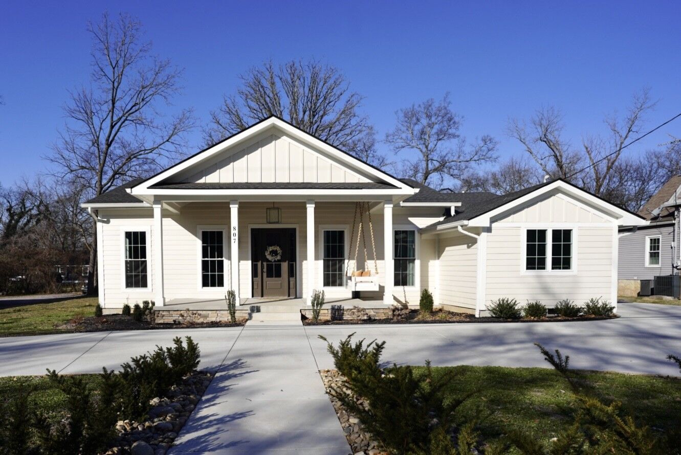 Property Photo: 807 N Maple St TN 37130