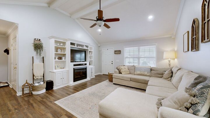 Property Photo:  205 Graydon St  TN 37160 