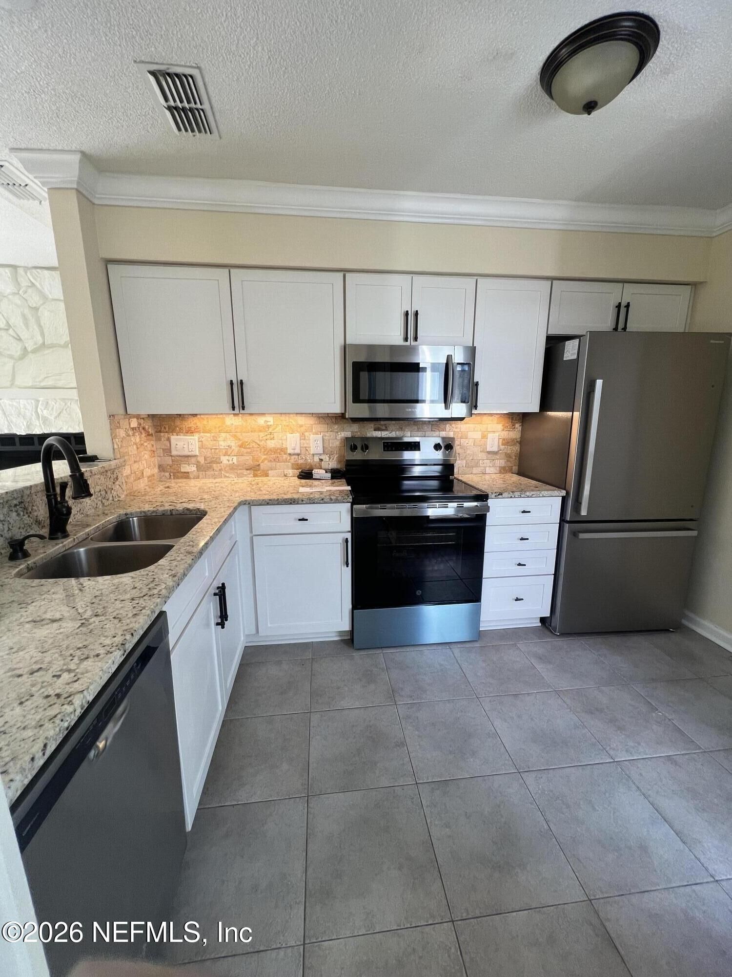 Property Photo:  4928 Astoria Court  FL 32217 