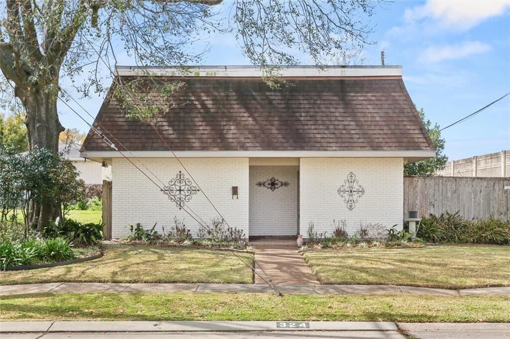 Property Photo: 324 Sena Drive LA 70005