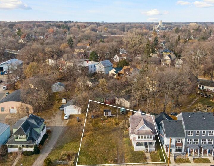 Property Photo:  199 James Avenue N  MN 55405 