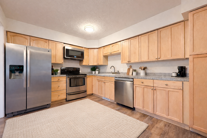 Property Photo:  1042 E Circle Drive  MN 55391 