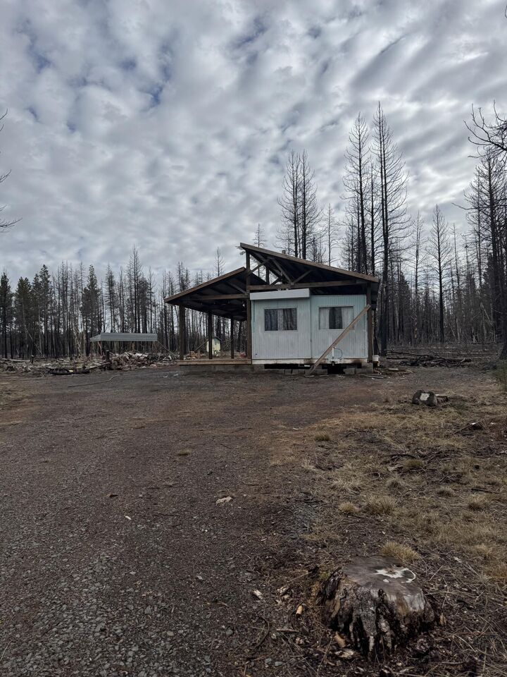 Property Photo:  1100 Yellow Pine Road  OR 97622 