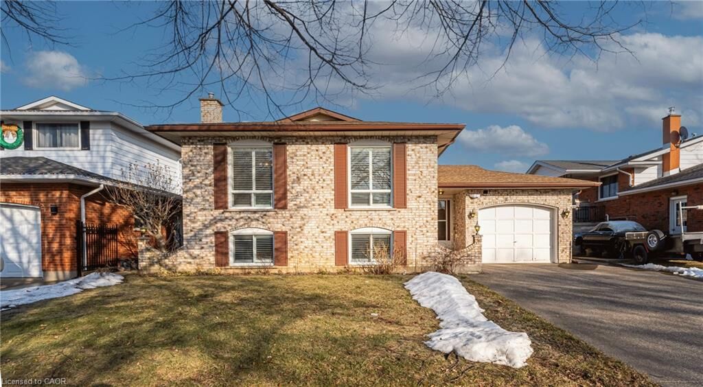 Property Photo:  14 Eagleson Drive  ON L2M 7J4 