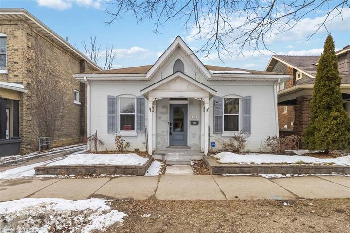 Property Photo:  200 Brant Avenue  ON N3T 3H9 