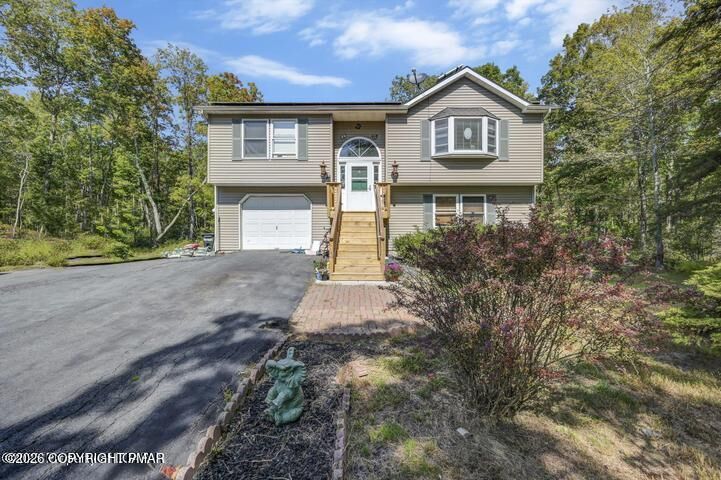 Property Photo:  104 Yvette Court  PA 18328 