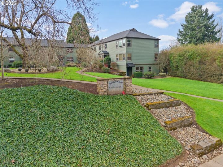 Property Photo:  3709 SE 42nd Ave  OR 97206 