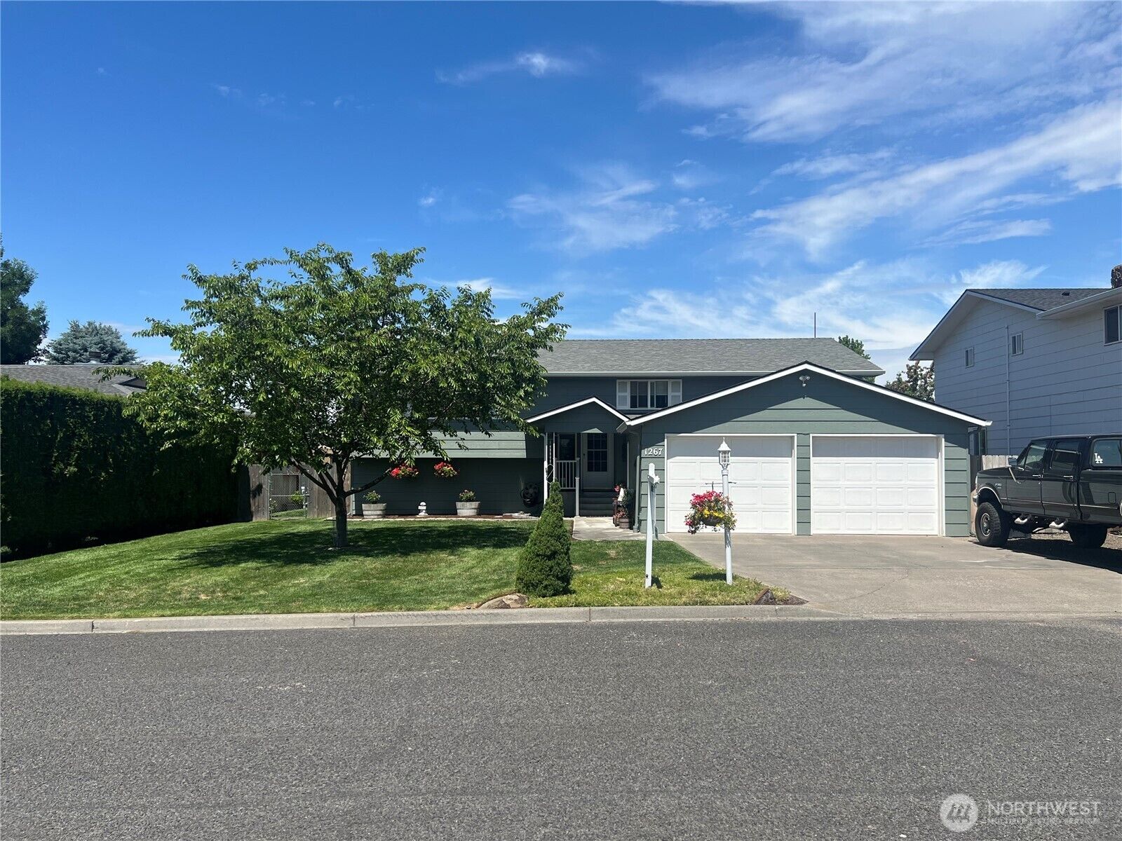 Property Photo:  1267 SE Constitution Drive  WA 99324 