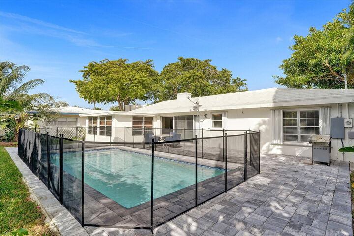 Property Photo:  260 Allenwood Drive  FL 33308 