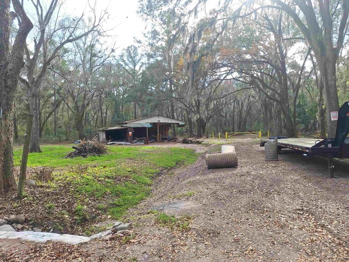 Property Photo: 8982 Old Gainesville Rd FL 32221