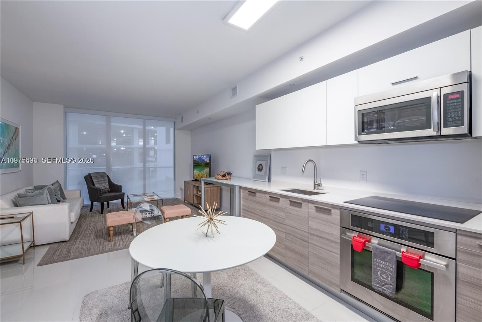 Property Photo:  1300 Brickell Bay Dr 600  FL 33131 