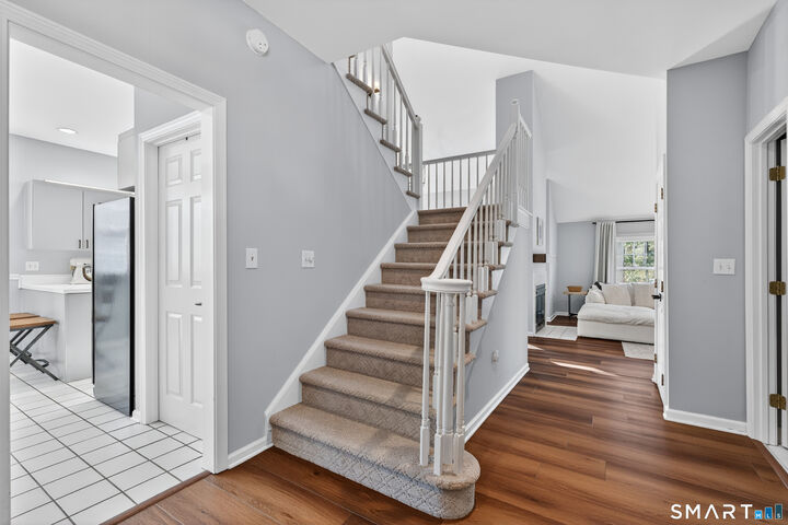 Property Photo:  5 Greystone 5  CT 06484 