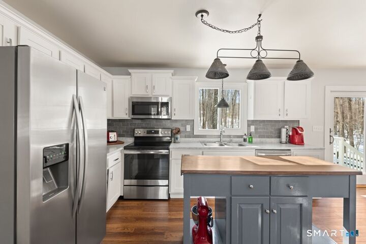 Property Photo:  19 Brookwood Drive  CT 06470 