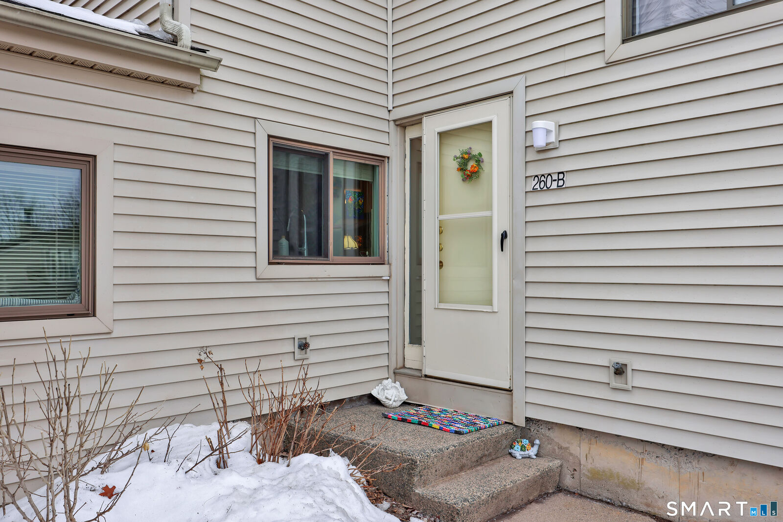 Property Photo:  260 Brittany Farms Road Apt B  CT 06053 