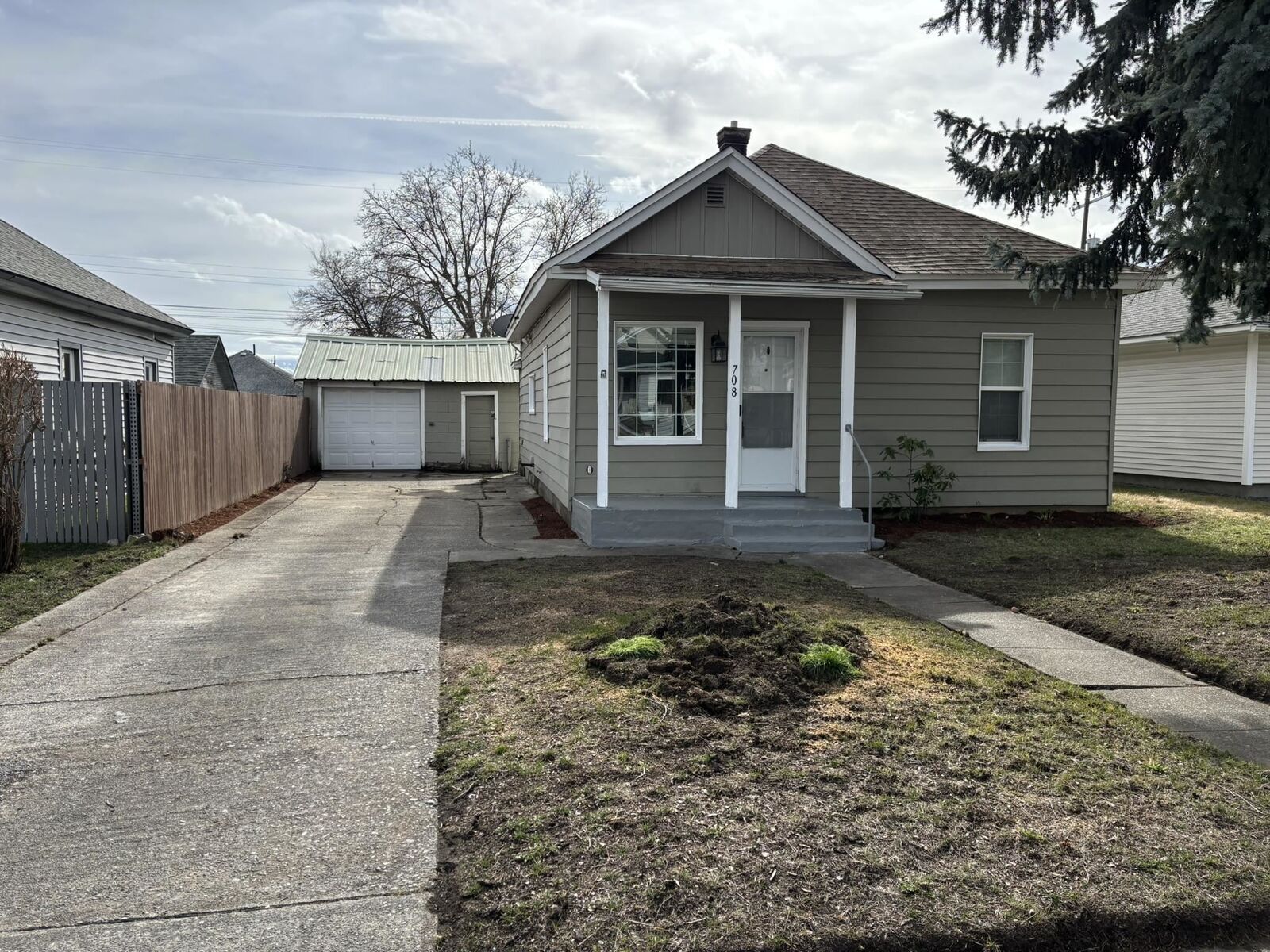 Property Photo:  708 E Providence Ave  WA 99207 