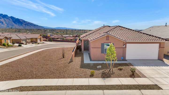 Property Photo:  9424 N Sunstone Moon Place  AZ 85742 