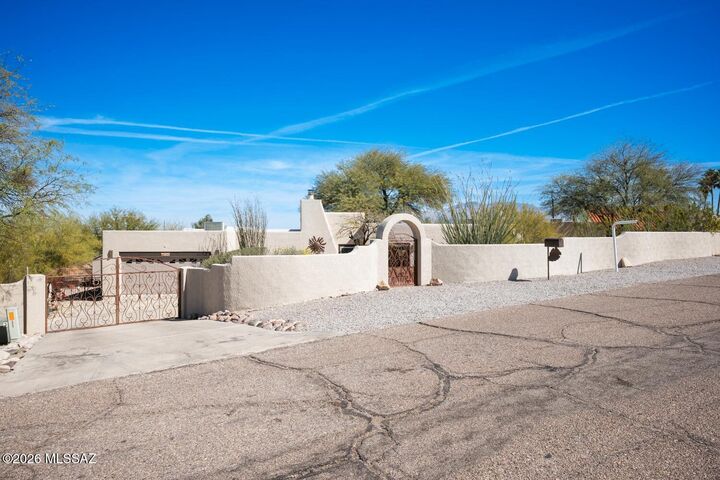 Property Photo: 3040 W Camino Claveles AZ 85745
