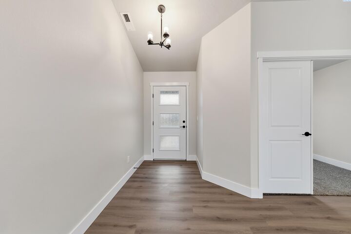 Property Photo: 401 Glenwood Ave WA 98930