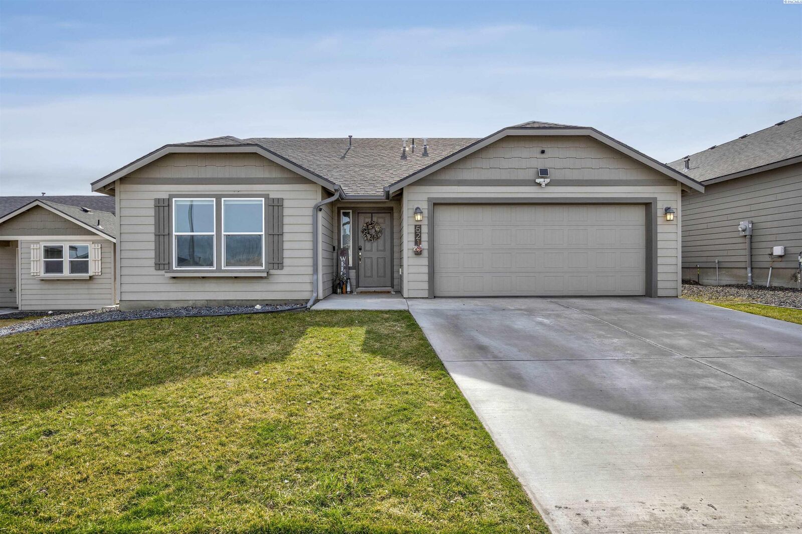 Property Photo:  521 Marysville Way  WA 99352 