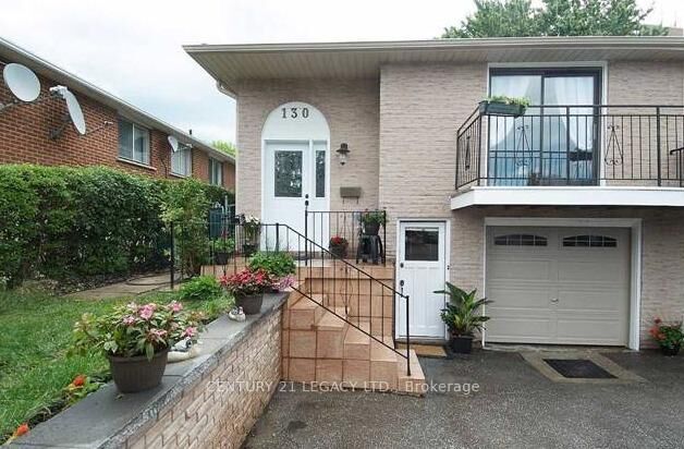 Property Photo: 130 Surbray Grove S ON L5B 2E1