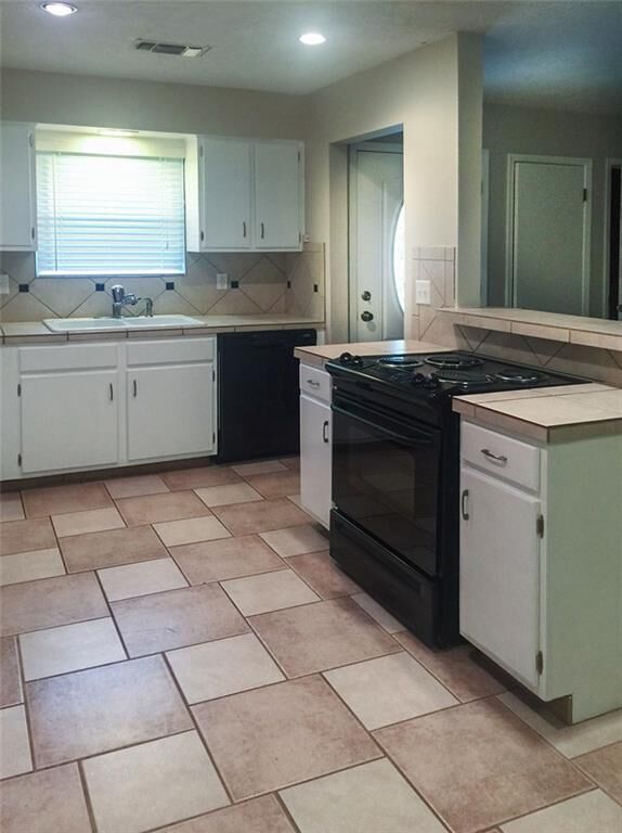 Property Photo:  1658 Chippeway Lane  TX 78745 