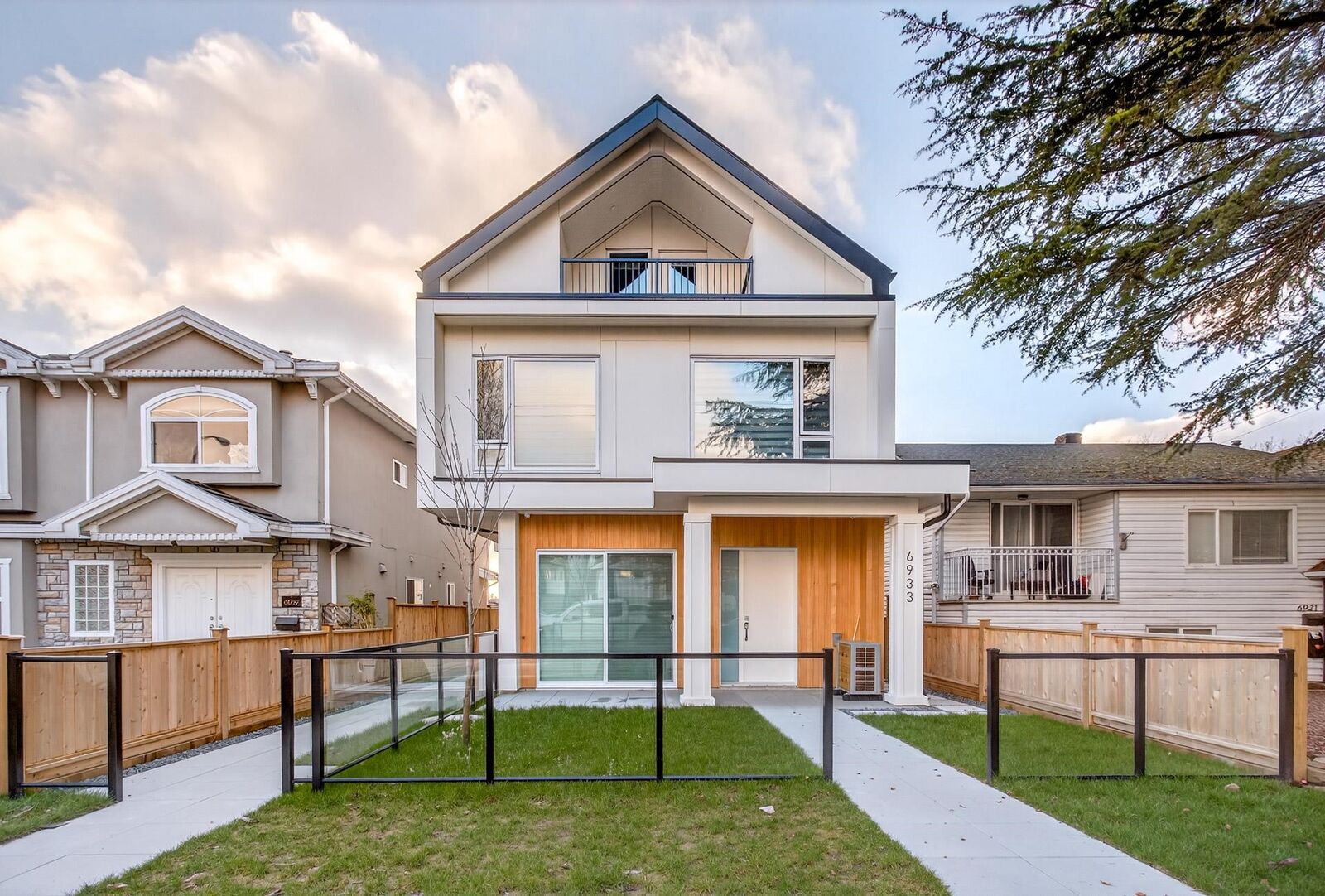 Property Photo: 6933 Prince Edward Street 2 BC V5X 3P2