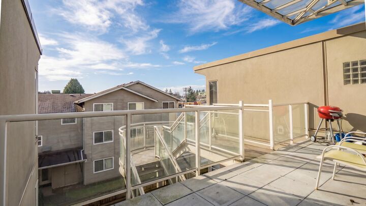 Property Photo: 33682 Marshall Road 12 BC V2S 1L1