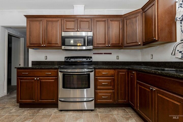 Property Photo:  1906 15th Ave  ID 83501 