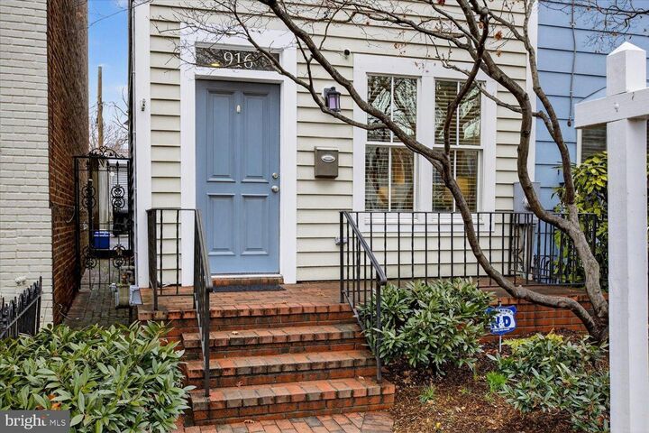 Property Photo:  916 G Street SE  DC 20003 