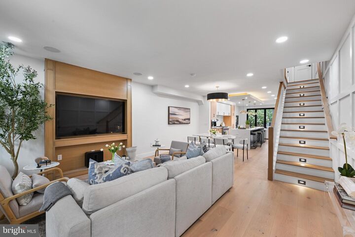 Property Photo:  515 Kentucky Avenue SE  DC 20003 