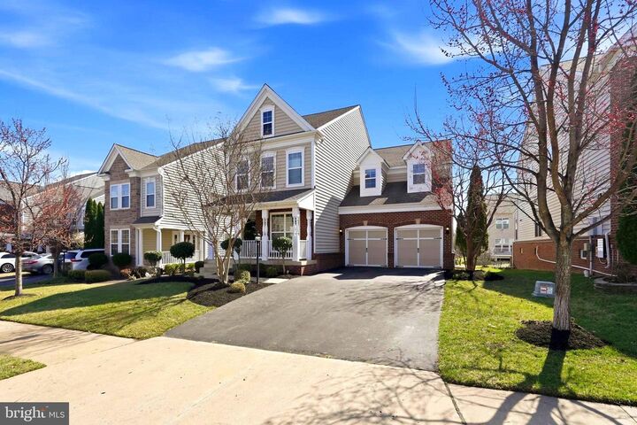 Property Photo:  42637 Willow Bend Drive  VA 20148 