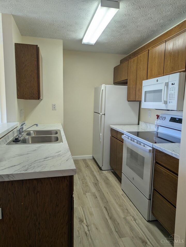 Property Photo:  5985 Meadow Creek Drive  OH 45150 