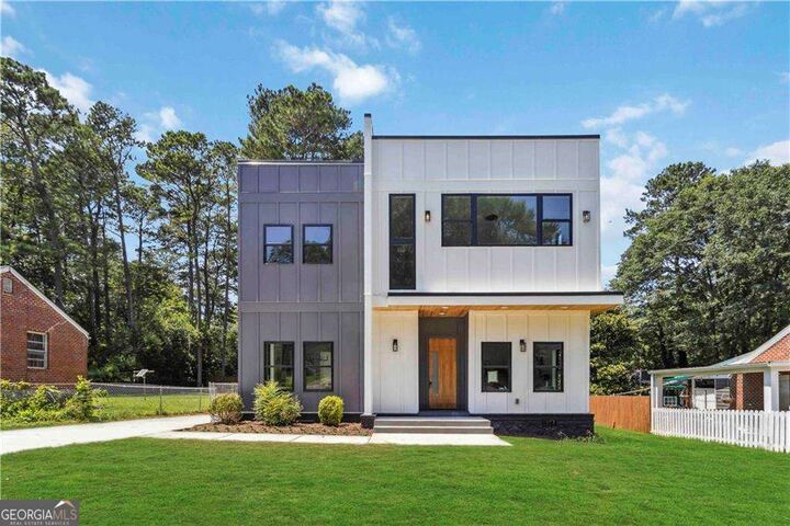 Property Photo:  1554 Columbia Circle  GA 30032 