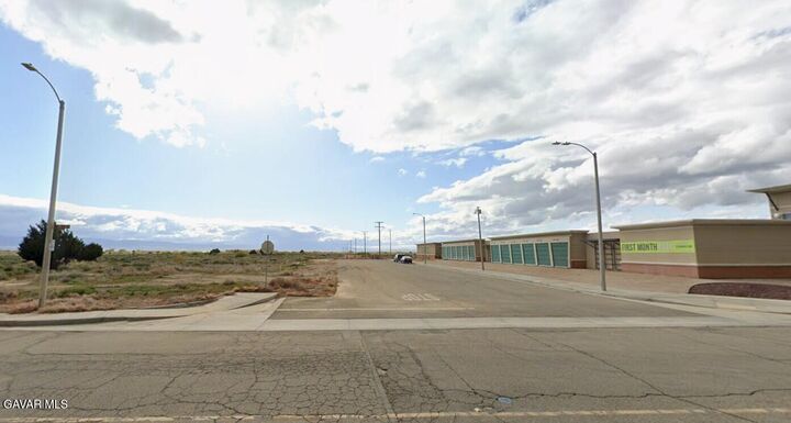 Property Photo: 2701 W Avenue H-8 CA 93536