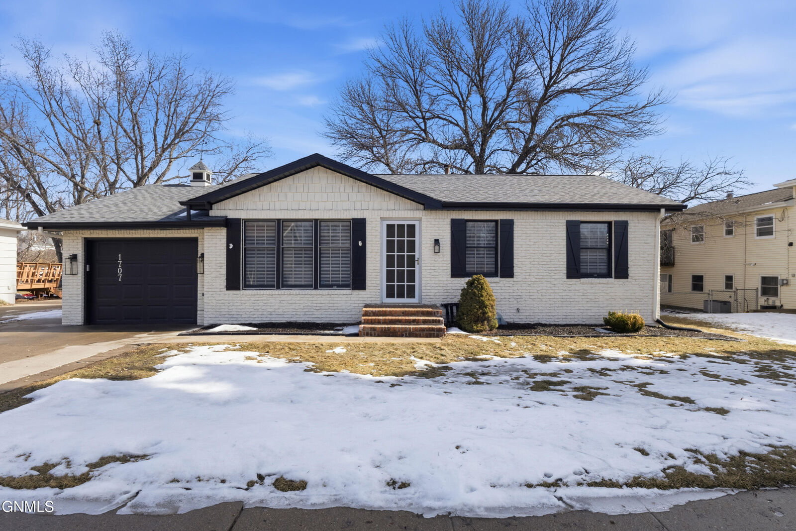 Property Photo:  1707 Marian Drive  ND 58501 