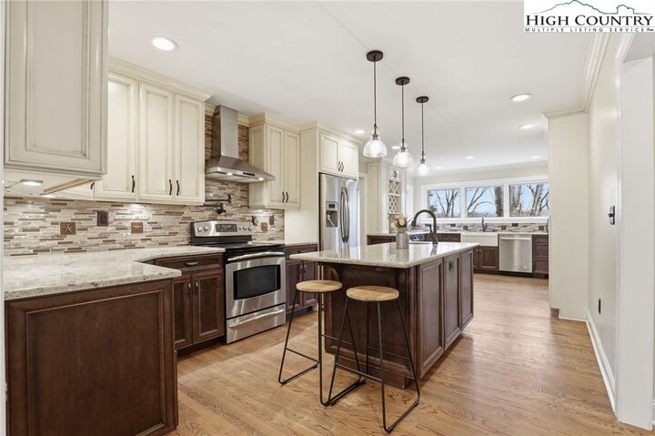 Property Photo:  2027 Fairview Circle  NC 28697 