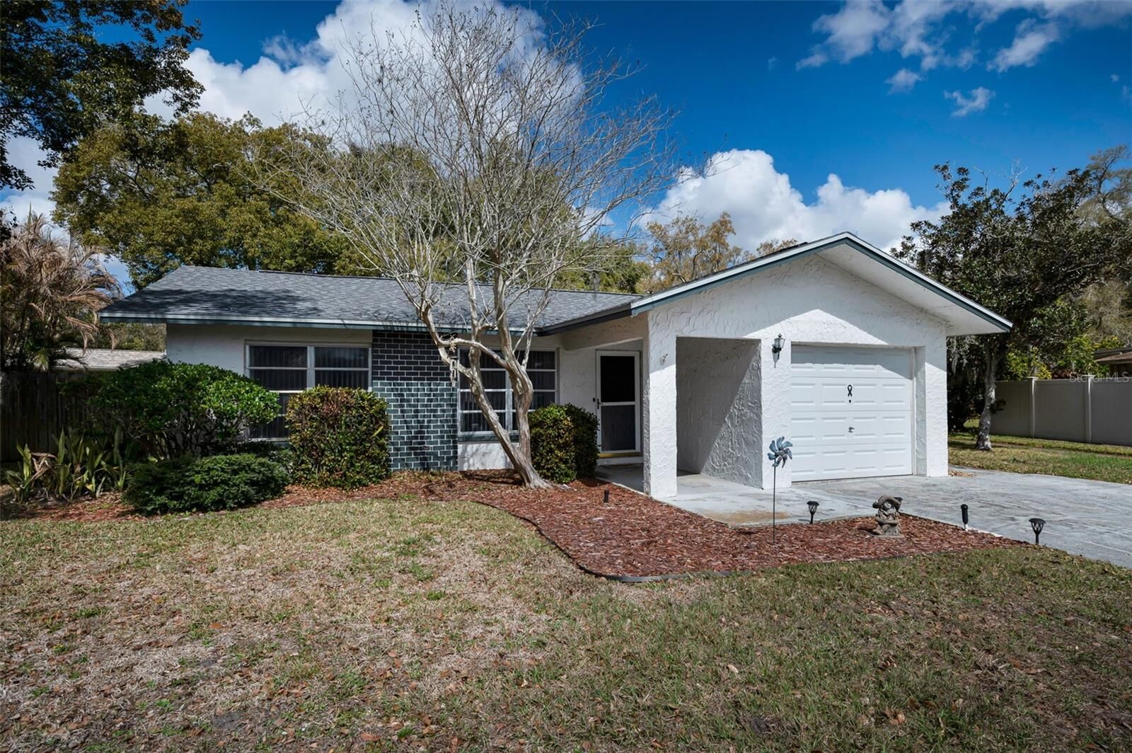 Property Photo:  918 Windward Way  FL 34685 