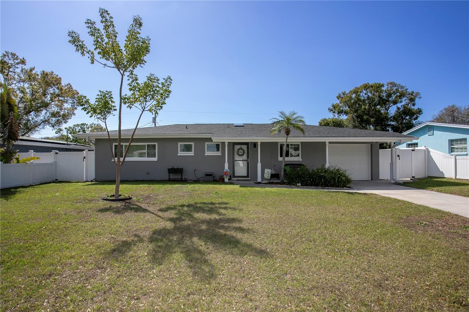 Property Photo:  13596 Croft Drive N  FL 33774 