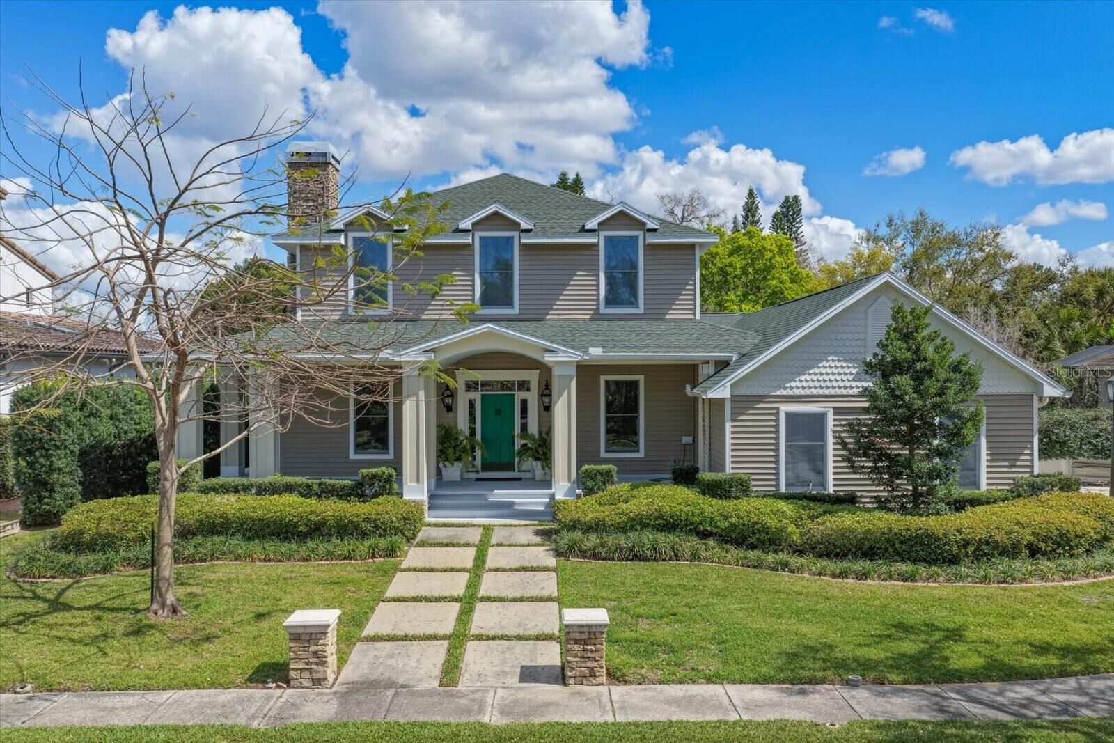 Property Photo:  707 Lansden Court  FL 34689 