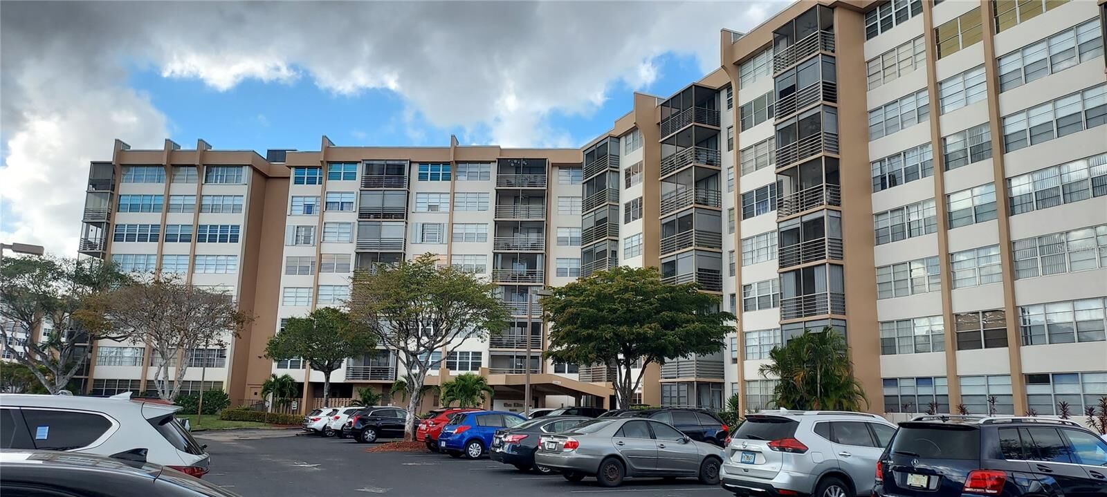 Property Photo:  1000 Saint Charles Place 209  FL 33026 