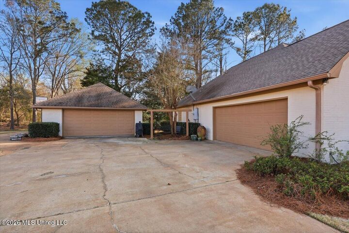 Property Photo:  226 Meadowlands Drive  MS 39047 