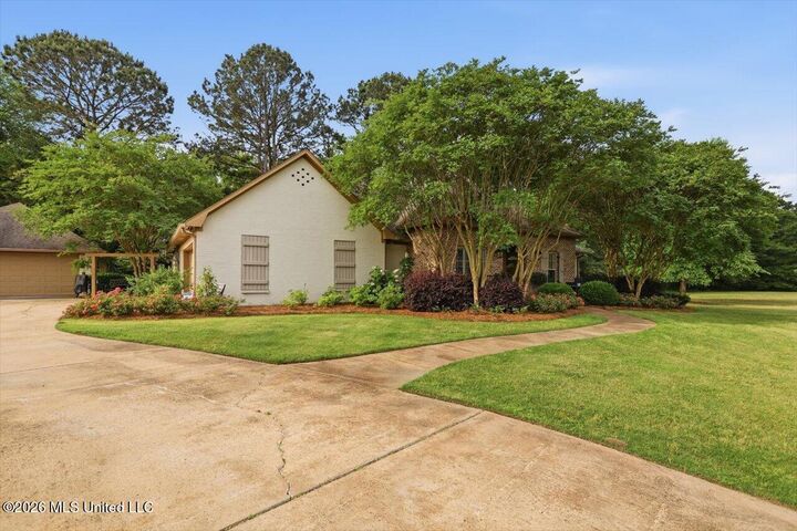 Property Photo:  226 Meadowlands Drive  MS 39047 