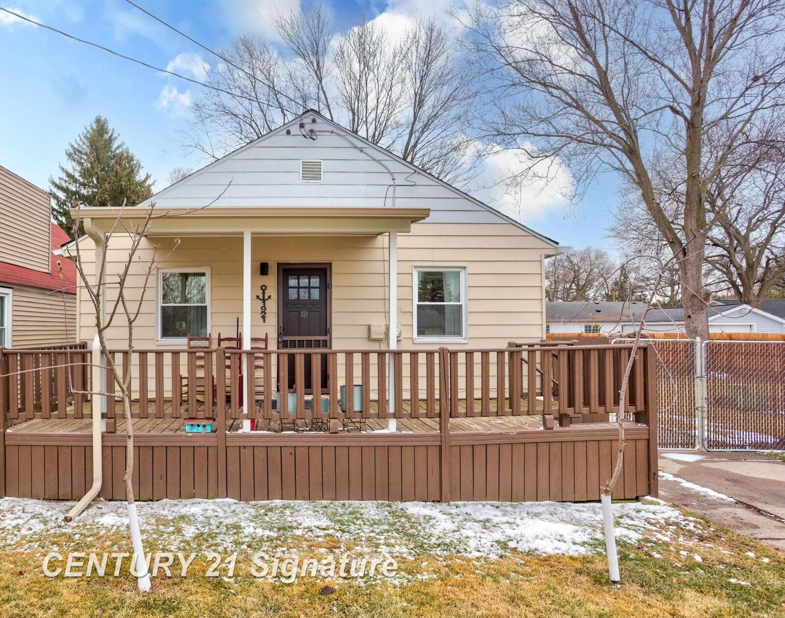Property Photo:  1921 Reo Street  MI 48602 