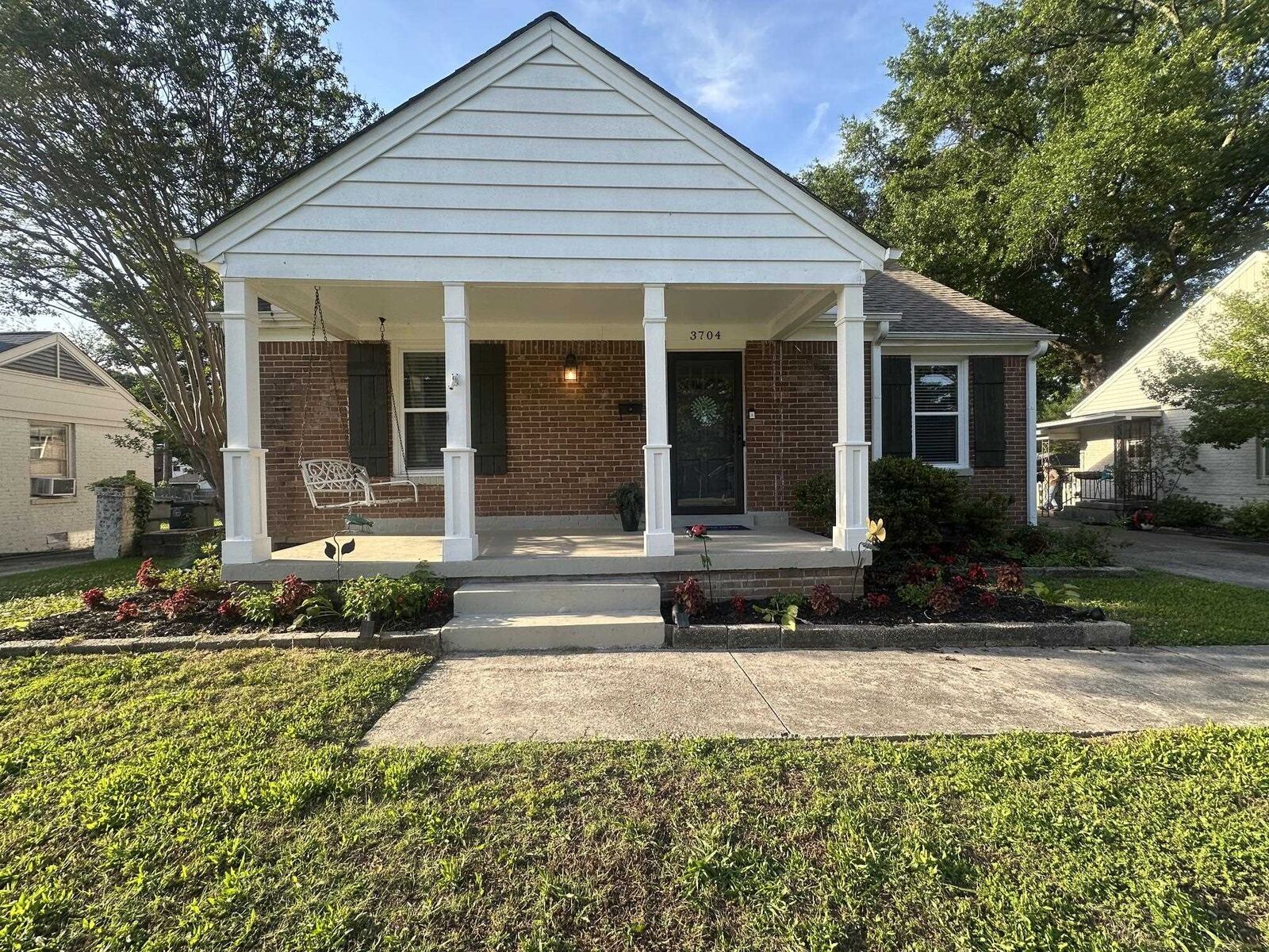 Property Photo: 3704 Charleswood Ave TN 38122
