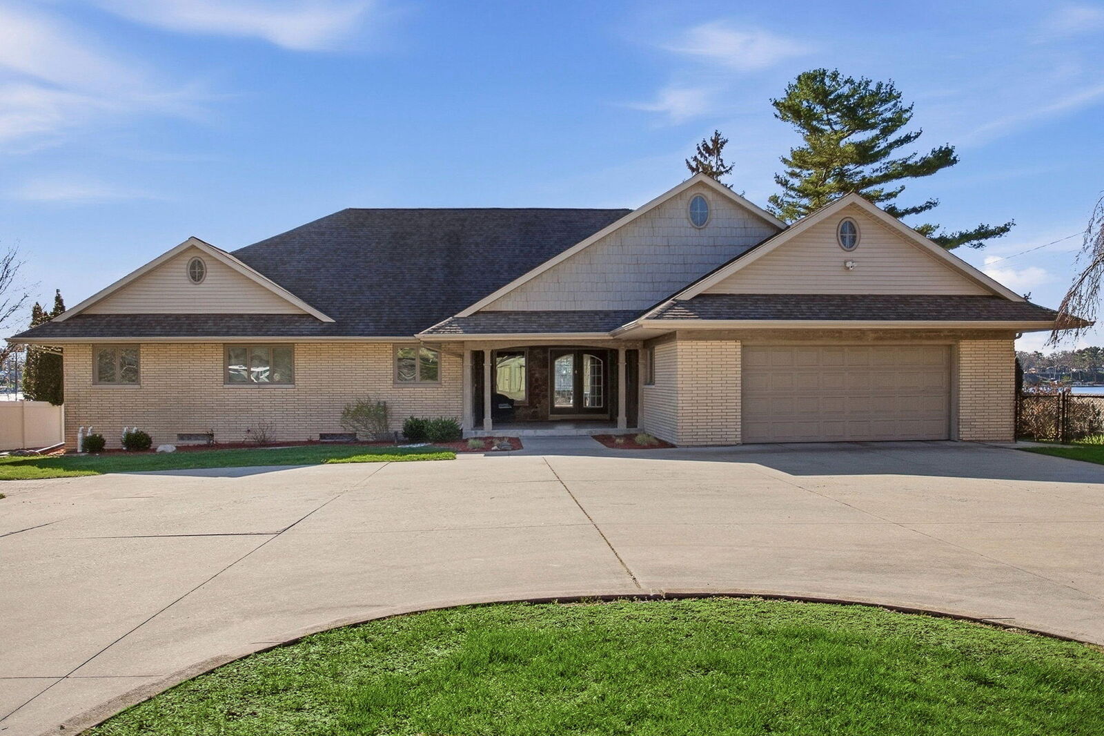 Property Photo:  530 Glenwood Avenue  MI 49445 