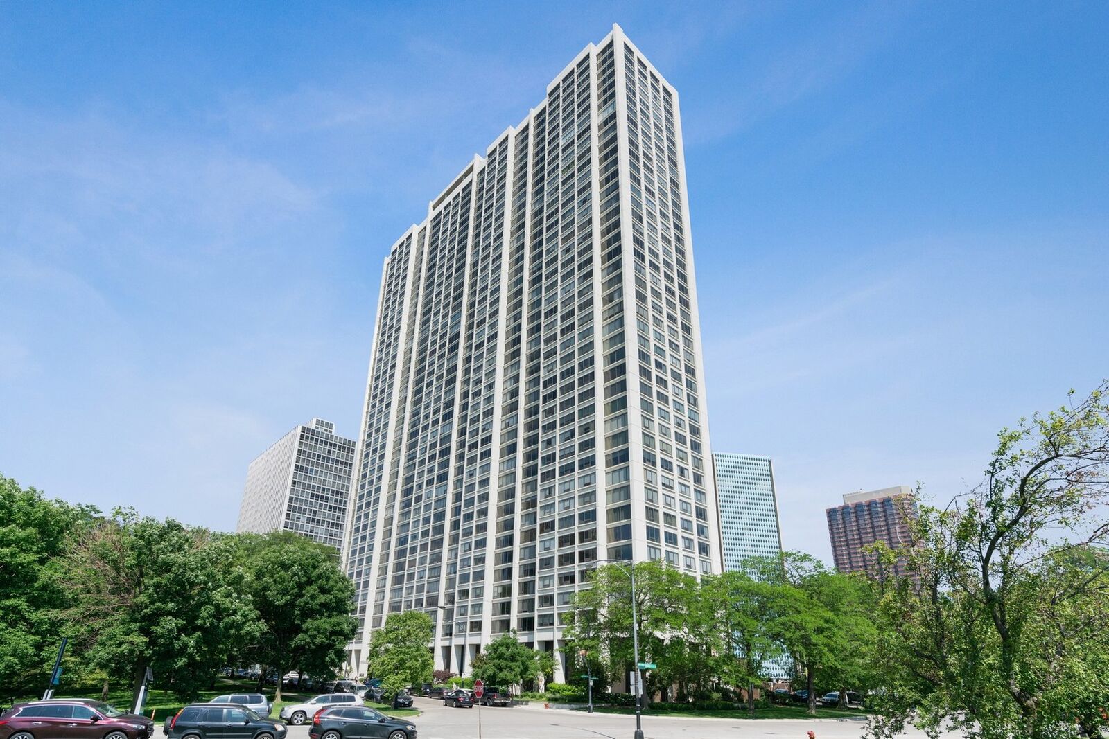 Property Photo:  2800 N Lake Shore Drive 807  IL 60657 