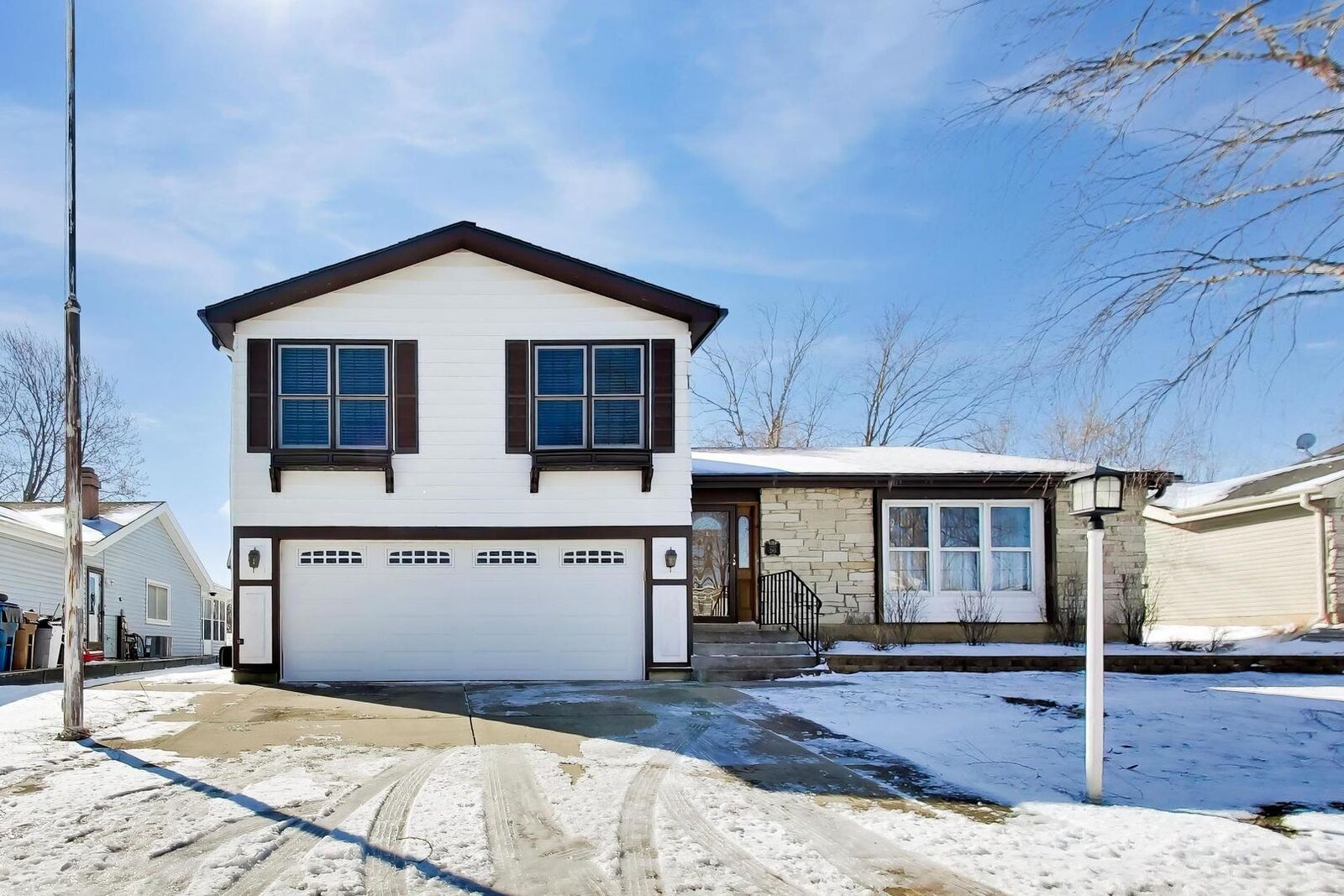 Property Photo:  285 Loveland Drive  IL 60139 