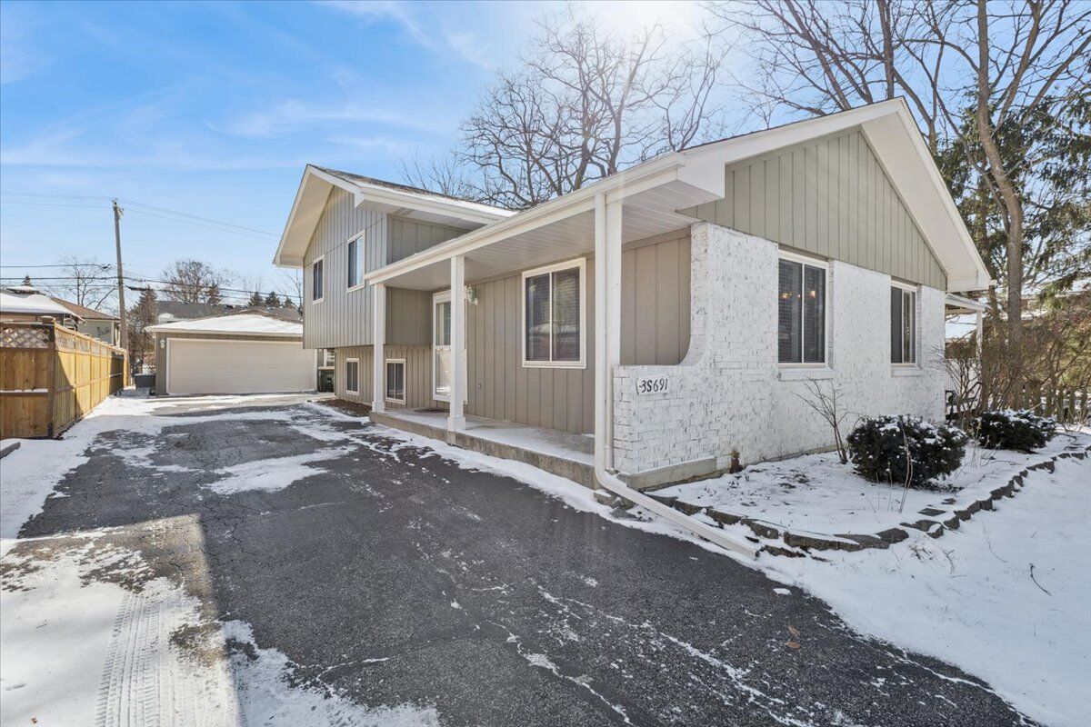 Property Photo:  3S691 Melcher Avenue  IL 60555 