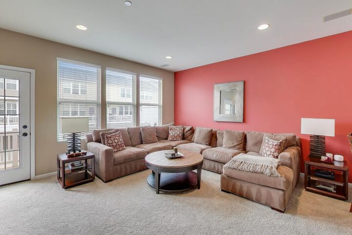 Property Photo:  813 E Hamlin Lane  IL 60004 