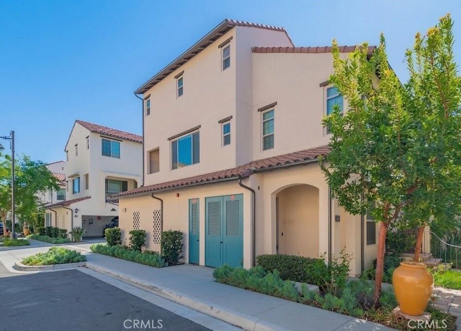 Property Photo:  723 Spring Garden  CA 92618 